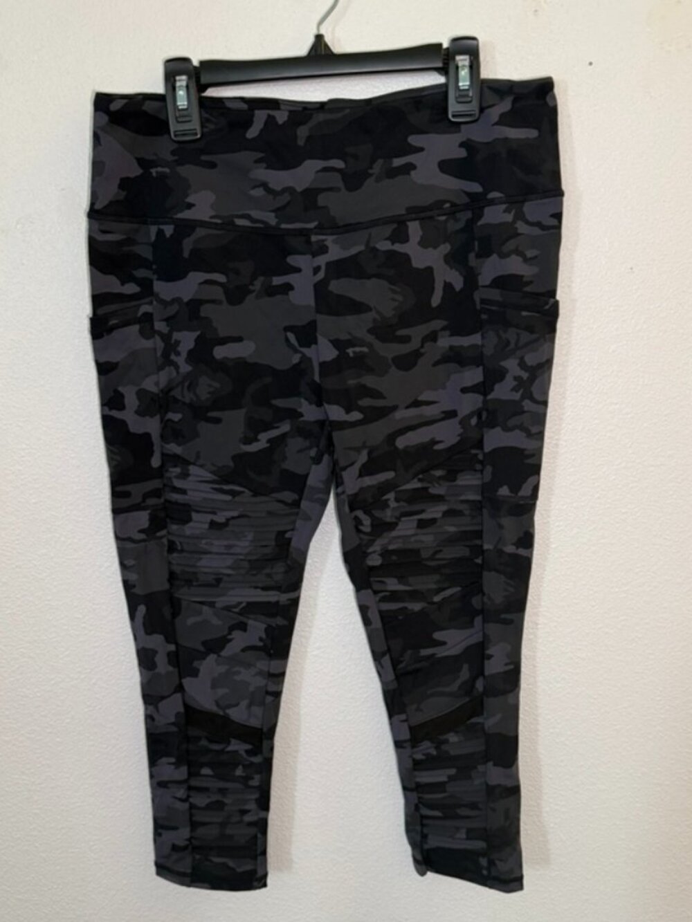 CVG Leggings Size large.  (item #6)